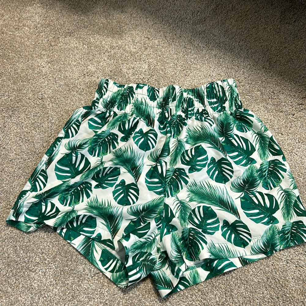 SHEIN shorts size: medium color: green and white